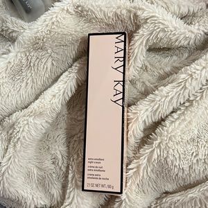 Mary Kay® Extra Emollient Night Cream